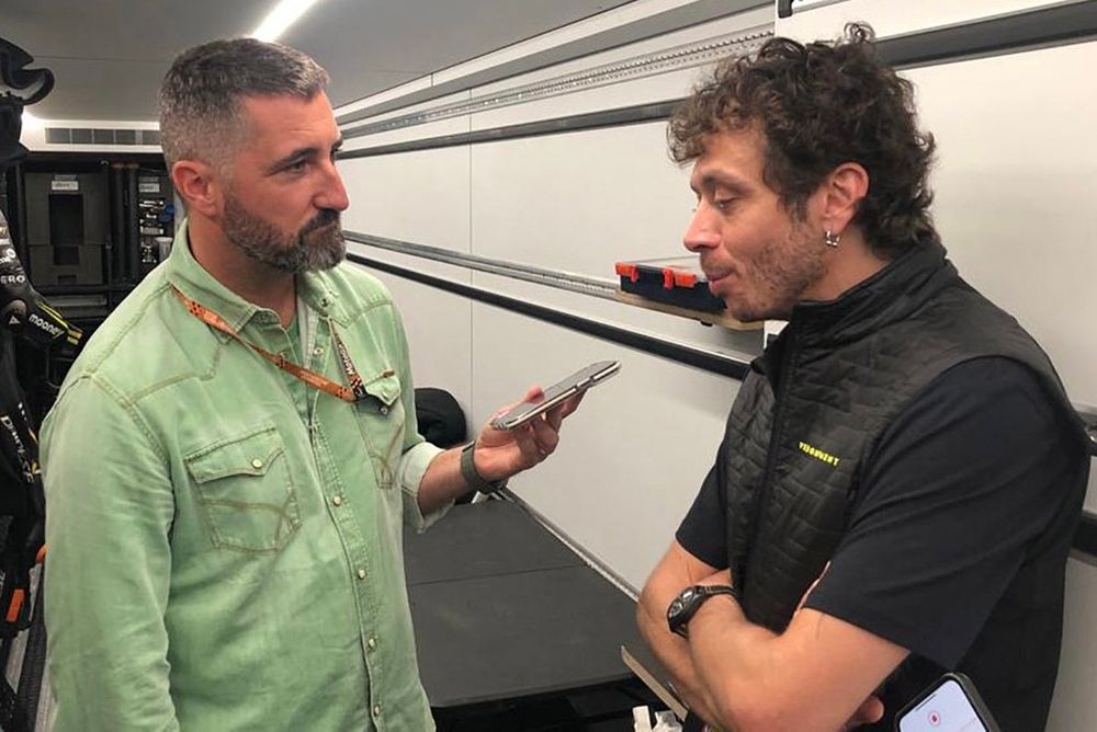 Valentino Rossi, Team VR46 with Oriol Puigdemont, Motorsport.com journalist