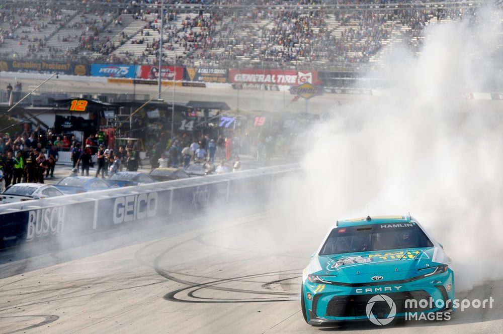 Denny Hamlin, Joe Gibbs Racing, Mavis Tire Toyota Camry