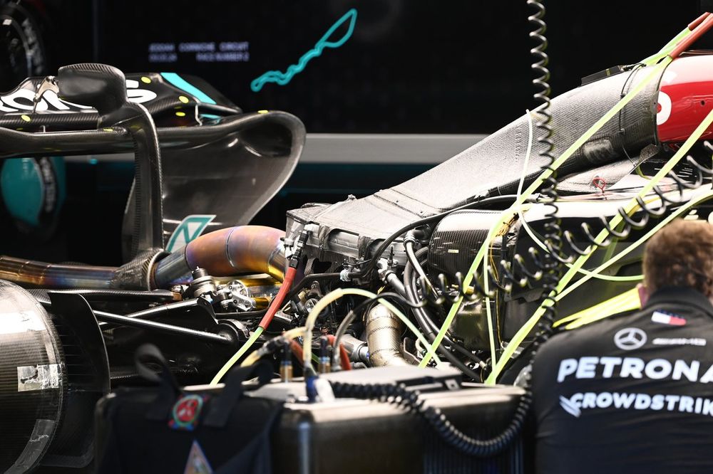 Mercedes W15 technical detail
