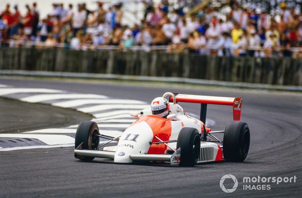 Gachot dominated the fourth Silverstone British F3 race of 1987 in front of the F1 team bosses