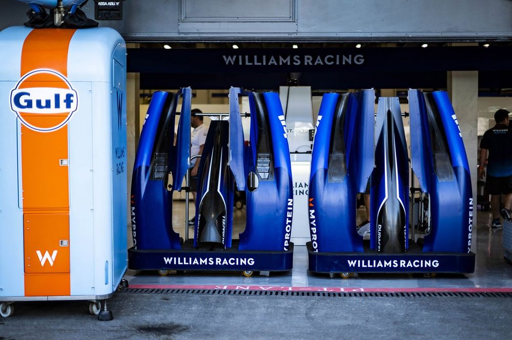 Williams Racing garage atmosphere