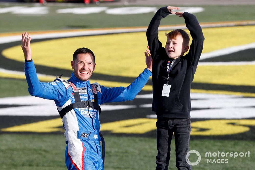 Race winner Kyle Larson, Hendrick Motorsports, HendrickCars.com Chevrolet Camaro