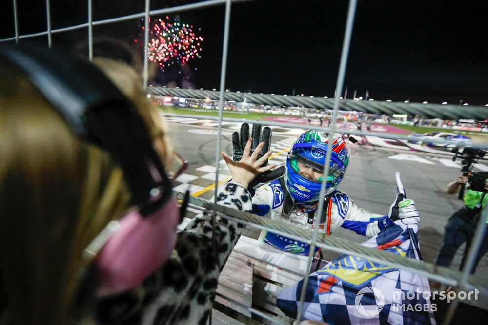 Race winner Daniel Suarez, Trackhouse Racing, Chevrolet Camaro