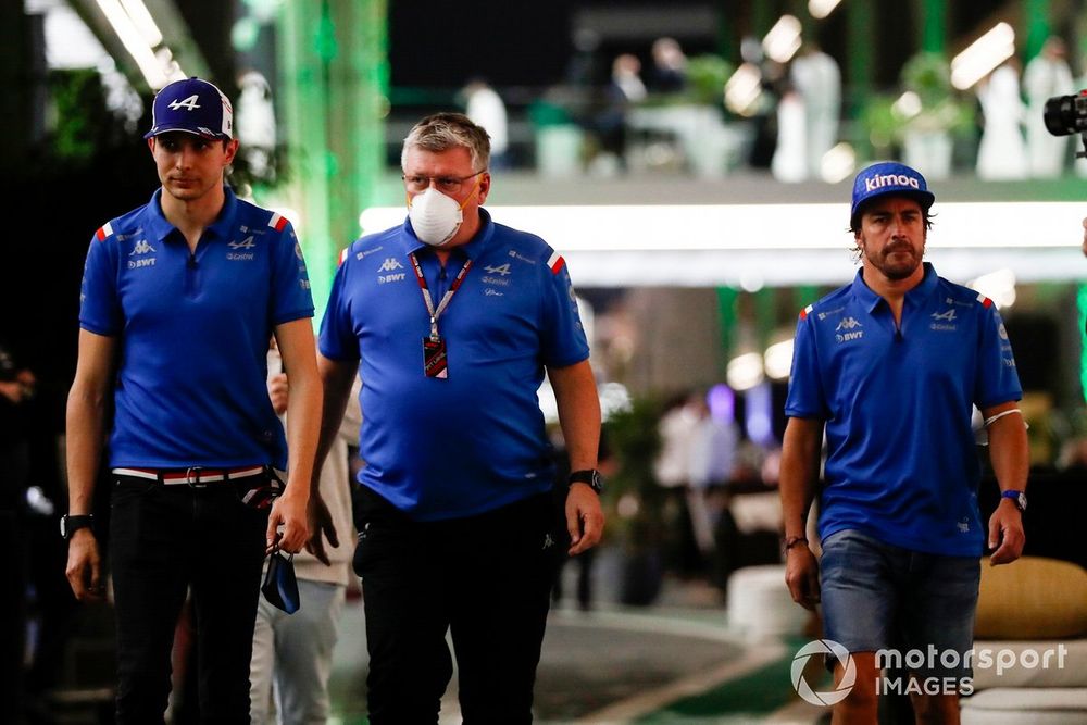 Esteban Ocon, Alpine F1 Team, Otmar Szafnauer, Team Principal, Alpine F1, and Fernando Alonso, Alpine F1 Team