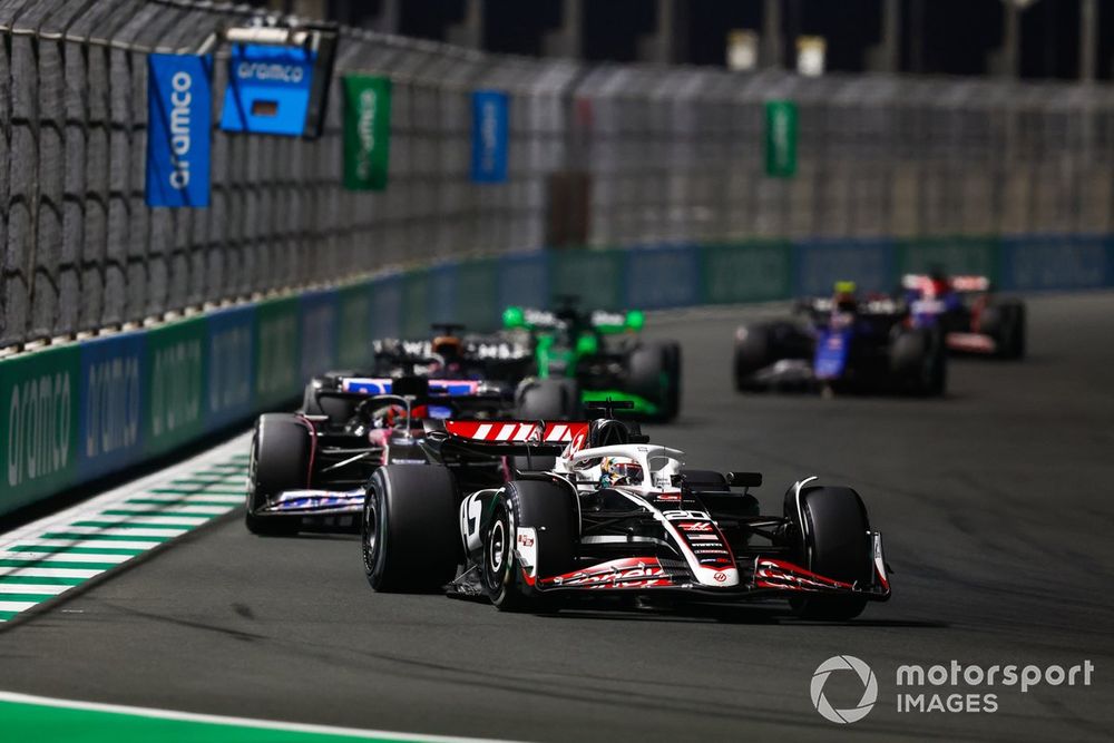 Magnussen played the team game in Saudi Arabia, but it was not to everyone's liking