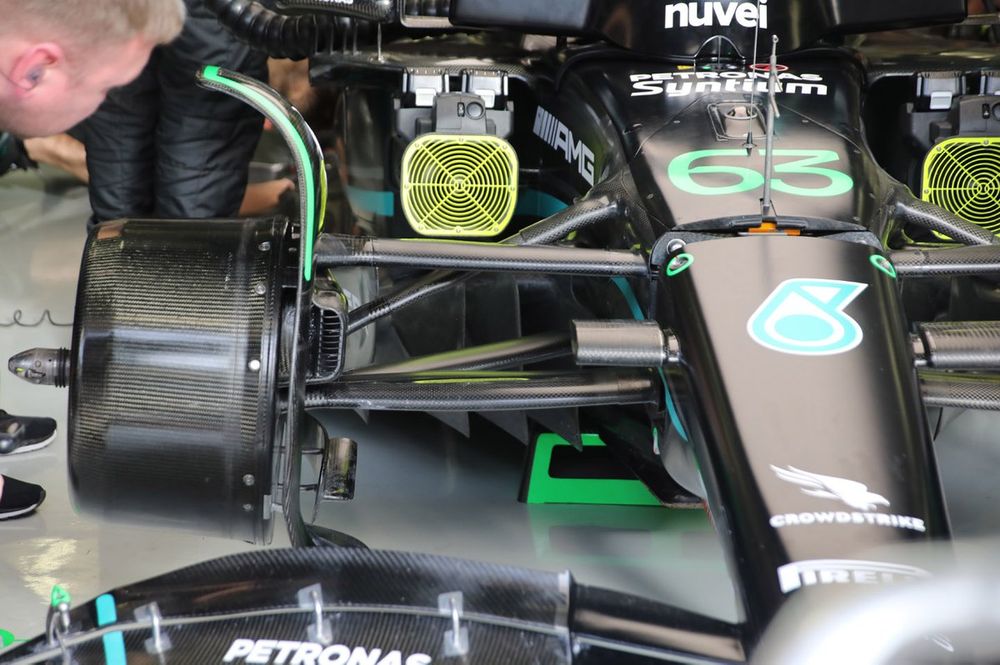 Mercedes push-rod front suspension detail
