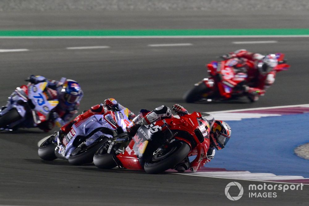 Acosta fought with Marquez over fourth in the early part of the Qatar GP