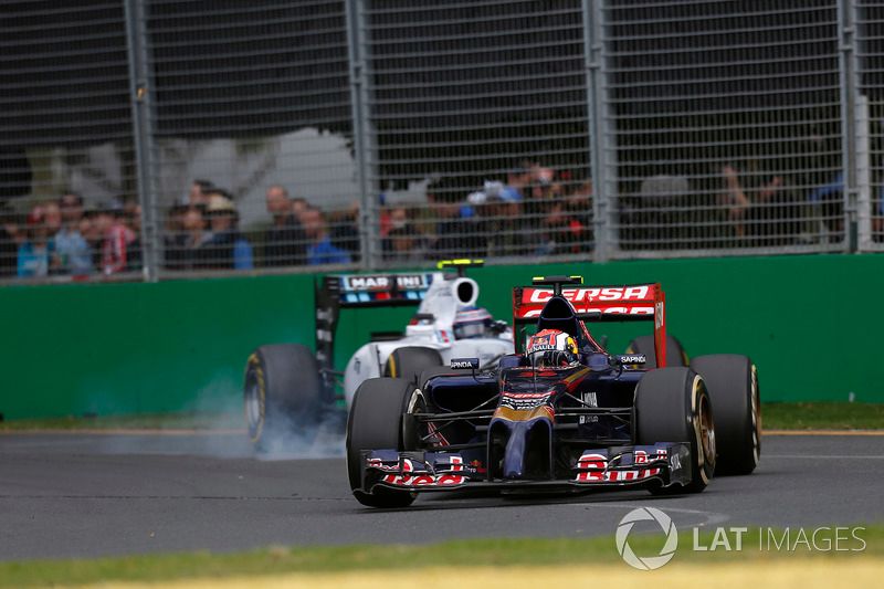 Daniil Kvyat, Toro Rosso STR9, leads Valtteri Bottas, Williams FW36