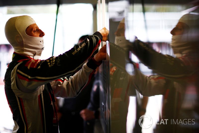 Romain Grosjean, Haas F1 Team, puts on his balaclava in the team's garage