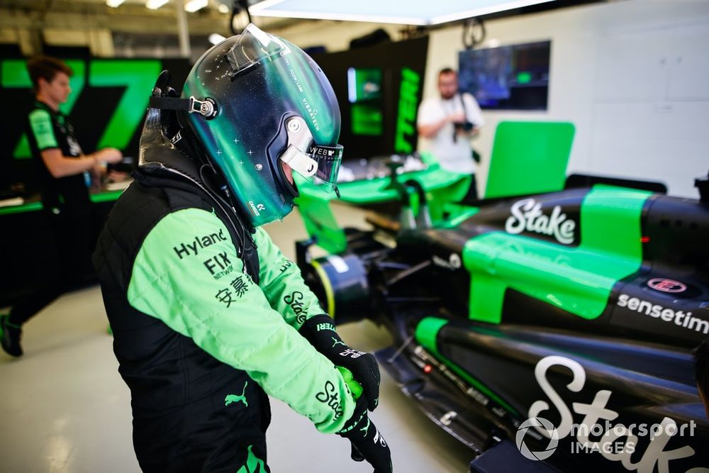 Valtteri Bottas, Stake F1 Team Kick Sauber, puts on his crash helmet and gloves ahead of FP1