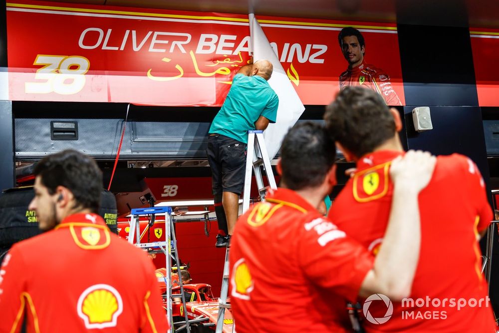Circuit staff replace the garage banner of Carlos Sainz, Scuderia Ferrari, with that of Oliver Bearman, Scuderia Ferrari