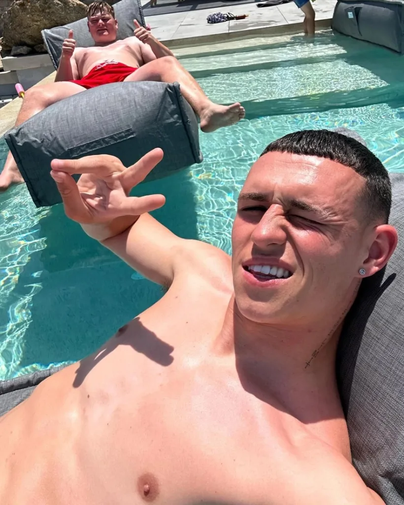 Phil Foden is in Mykonos – His son steals the show, reaching 2.6 million  followers – Greek City Times